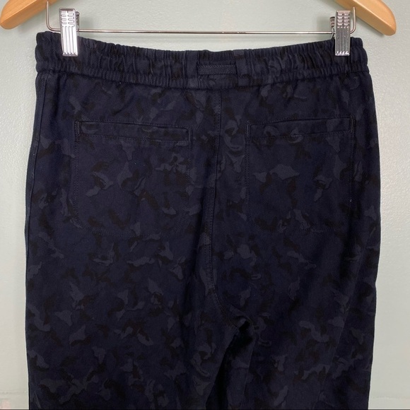Athleta Printed Farallon Jogger Blue Camo Sz 4 - Picture 6 of 8